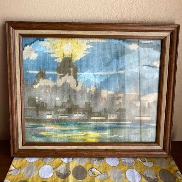 Vintage cross stitch city scene framed tapestry - Picture 2 of 16